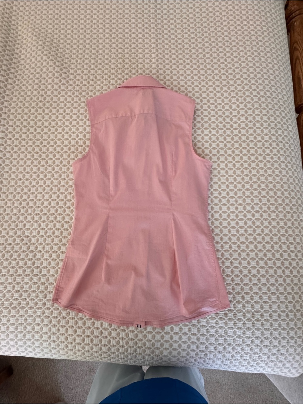Banana Republic Sleeveless Pink Button-Down Shirt - Picture 3 of 7